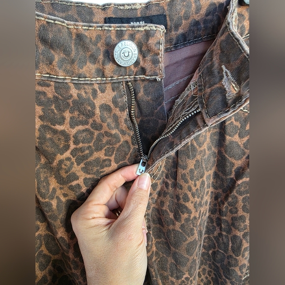 True Religion Bobbi Big T Baggy Leopard Print Cargo Pants - Picture 5 of 15